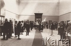 1926, Lwów, Polska.
 Otwarcie jubileuszowej wystawy obrazów Jacka Malczewskiego z okazji 50-o lecia pracy twórczej artysty.
 Fot. NN, zbiory Ośrodka KARTA, udostępnił Jurij Karpenczuk
   
