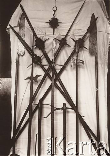 1900-1939, Lwów.
 Wystawa zabytkowego uzbrojenia.
 Fot. NN, zbiory Ośrodka KARTA, udostępnił Jurij Karpenczuk
   
