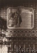 1900-1939, Lwów.
 Katedra Łacińska, obraz Stanisława Stroińskiego z roku 1645, przedstawiający dziekana Joannesa Sulikowskiego dziękującego wraz z ludem Najświętszej Panience za cudowne ocalenie w Podróży, w gronie osób na obrazie artysta namalował siebie w kontuszu a swojego syna i pomocnika Antoniego w stroju francuskim.
 Fot. NN, zbiory Ośrodka KARTA, udostępnił Jurij Karpenczuk
   

