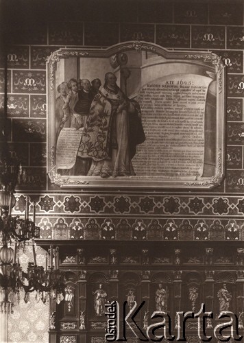 1900-1939, Lwów.
 Katedra Łacińska, obraz Stanisława Stroińskiego z roku 1645, przedstawiający dziekana Joannesa Sulikowskiego dziękującego wraz z ludem Najświętszej Panience za cudowne ocalenie w Podróży, w gronie osób na obrazie artysta namalował siebie w kontuszu a swojego syna i pomocnika Antoniego w stroju francuskim.
 Fot. NN, zbiory Ośrodka KARTA, udostępnił Jurij Karpenczuk
   
