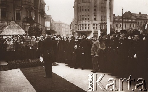 1915, Lwów.

 Uroczystości wojskowe na Wałach Hetmańskich.
 Fot. NN, zbiory Ośrodka KARTA, udostępnił Jurij Karpenczuk
   
