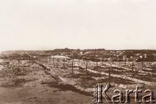 1916, Lwów
 Cmentarz żołnierzy rosyjskich Poległych w latach 1914-1915, na horyzoncie Kopiec Unii Lubelskiej.
 Fot. NN, zbiory Ośrodka KARTA, udostępnił Jurij Karpenczuk
   
