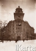 1918, Lwów, Polska.
 Biało-czerwona flaga na zniszczonym gmachu Dyrekcji Kolei Państwowych.
 Fot. NN, zbiory Ośrodka KARTA, udostępnił Jurij Karpenczuk
   
