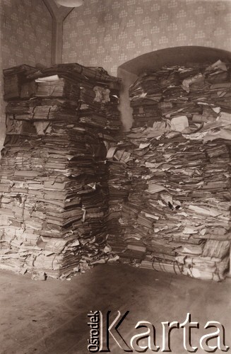1918, Lwów, Polska.
 Zniszczenia w bibliotece Zakładu Narodowego im. Ossolińskich.
 Fot. NN, zbiory Ośrodka KARTA, udostępnił Jurij Karpenczuk
   
