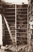 1918, Lwów, Polska.
 Zniszczenia w bibliotece Zakładu Narodowego im. Ossolińskich.
 Fot. NN, zbiory Ośrodka KARTA, udostępnił Jurij Karpenczuk
   
