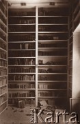 1918, Lwów, Polska.
 Zniszczenia w bibliotece Zakładu Narodowego im. Ossolińskich.
 Fot. NN, zbiory Ośrodka KARTA, udostępnił Jurij Karpenczuk
   
