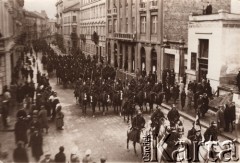 1919, Lwów, Polska.
 Ułani Jazłowieccy na ulicy Zyblikiewicza.
 Fot. NN, zbiory Ośrodka KARTA, udostępnił Jurij Karpenczuk
   
