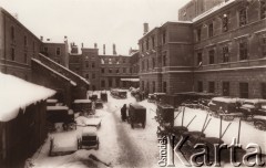 1919, Lwów, Polska.
 Dziedziniec Poczty Głównej, położonej między ulicami: Sykstuską (obecnie Doroszenki), Słowackiego i Kopernika, zniszczone budynki.
 Fot. NN, zbiory Ośrodka KARTA, udostępnił Jurij Karpenczuk
   
