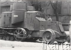 1920, Lwów, Polska.
 Samochód pancerny Austin-Kegresse 