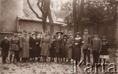 1919, Lwów, Polska.
 Grupa obrońców Lwowa, żołnierze i kobiety.
 Fot. NN, zbiory Ośrodka KARTA, udostępnił Jurij Karpenczuk
   
