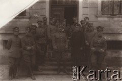 1919, Lwów, Polska.
 Pułkownik Daniel Konarzewski ze sztabem grupy Wielkopolskiej. Stoją od lewej: major Antoni Szymański, kierownik oddziału operacyjnego, por. Bohdan Hulewicz, szef sztabu, płk Niemira, dowódca artylerii, płk Mieczysław Bukowiecki, delegat Naczelnego Dowództwa, NN, płk Koczorowski, szef grupy karabinów maszynowych, płk Daniel Konarzewski, dowódca grupy Wielkopolskiej, płk Jeziorański, por. Schreiter, kapelan ks. Stankiewicz, NN, por. Aleksander Klotz, major Kolszewski, lekarz, szef sanitarny, major Gustaw Paszkiewicz, d-ca I pułku Strzelców Wielkopolskich.
 Fot. NN, zbiory Ośrodka KARTA, udostępnił Jurij Karpenczuk
   
