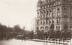 1919, Lwów, Polska.
 Uroczystości na Placu Mariackim, w tle kamienica Sprechera.
 Fot. NN, zbiory Ośrodka KARTA, udostępnił Jurij Karpenczuk
   
