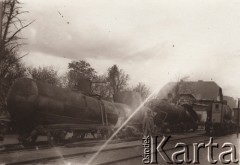 1919, Krasne, Pow. Lwów, Polska.
 Zniszczony pociąg na dworcu kolejowym.
 Fot. NN, zbiory Ośrodka KARTA, udostępnił Jurij Karpenczuk
   
