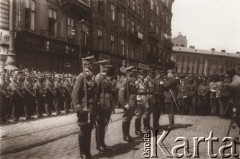 1920-1921, Lwów, Polska.
 Plac Mariacki, uroczystości wojskowe, odznaczanie generałów polskich i francuskich orderami Legii Honorowej.
 Fot. NN, zbiory Ośrodka KARTA, udostępnił Jurij Karpenczuk
   
