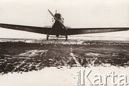 ok. 1925, Lwów Skniłów, Polska.
 Lotnisko w Skniłowie, samolot typu 