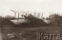 1920 - 1939, Lwów Skniłów, Polska.
 Lotnisko w Skniłowie, samolot - dar Gimnazjum XI we Lwowie.
 Fot. NN, zbiory Ośrodka KARTA, udostępnił Jurij Karpenczuk
   
