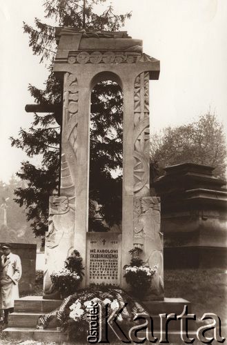1922, Lwów, Polska.
 Cmentarz Łyczakowski, pogrzeb profesora Politechniki Lwowskiej inż. Karola Skibińskiego.
 Fot. NN, zbiory Ośrodka KARTA, udostępnił Jurij Karpenczuk
   
