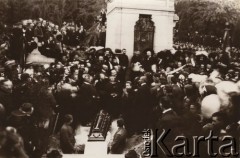 Październik 1910, Lwów, Austro-Węgry.
 Cmentarz Łyczakowski, Pogrzeb pisarki Marii Konopnickiej.
 Fot. NN, zbiory Ośrodka KARTA, udostępnił Jurij Karpenczuk
   

