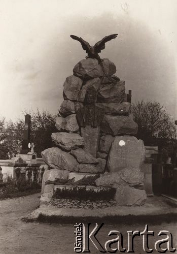 1900-1939, Lwów., Polska.
 Cmentarz Łyczakowski, grobowiec ekonomisty i przedsiębiorcy naftowego Stanisława Szczepanowskiego (1846-1900).
 Fot. NN, zbiory Ośrodka KARTA, udostępnił Jurij Karpenczuk
   
