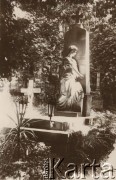 1900-1939, Lwów., Polska.
 Cmentarz Łyczakowski, grobowiec rodziny Waniczków, pomnik Stasi Waniczek.
 Fot. NN, zbiory Ośrodka KARTA, udostępnił Jurij Karpenczuk
    

