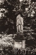 1900-1939, Lwów., Polska.
 Cmentarz Łyczakowski, pomnik na grobie Marii Kruczyńskiej.
 Fot. NN, zbiory Ośrodka KARTA, udostępnił Jurij Karpenczuk
   
