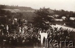 Lata 20., Lwów, Polska.
 Cmentarz Obrońców Lwowa, uroczystości, z prawej pomnik żołnierzy II Brygady Legionów Polskich.
 Fot. NN, zbiory Ośrodka KARTA, udostępnił Jurij Karpenczuk
   
