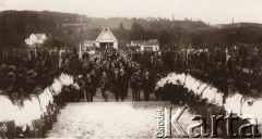 1924-1925, Lwów, Polska.
 Cmentarz Obrońców Lwowa, w środku idzie prezydent Polski Stanisław Wojciechowski.
 Fot. NN, zbiory Ośrodka KARTA, udostępnił Jurij Karpenczuk
   
