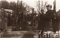 Lata 20., Lwów, Polska.
 Cmentarz Obrońców Lwowa, pogrzeb generała.
 Fot. NN, zbiory Ośrodka KARTA, udostępnił Jurij Karpenczuk
   
