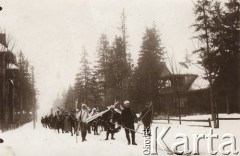 Luty 1909, Zakopane, Austro-Węgry.
 Pogrzeb kompozytora Mieczysława Karłowcza, który zginął w Tartach 8 lutego 1909 r.
 Fot. NN, zbiory Ośrodka KARTA, udostępnił Jurij Karpenczuk
   
