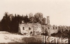 Przed 1914, Rudno, Austro-Węgry.
 Zamek Tęczyn, wzniesiony w Połowie XIV w. przez wojewodę krakowskiego Andrzeja Tęczyńskiego, siedziba rodu Tęczyńskich.
 Fot. NN, zbiory Ośrodka KARTA, udostępnił Jurij Karpenczuk
   
