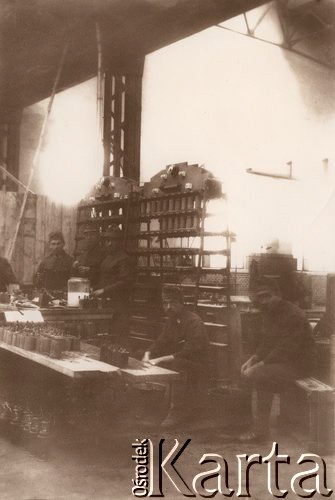 1915, Lwów, Austro-Węgry.
Grupa austriackich żołnierzy.
Fot. NN, zbiory Ośrodka KARTA, udostępnił Jurij Karpenczuk
   
