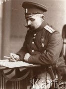 1914-1915, Lwów.
Rosyjski żołnierz Birow w mundurze z odznaczeniami i papierosem, Portret.
Fot. NN, zbiory Ośrodka KARTA, udostępnił Jurij Karpenczuk