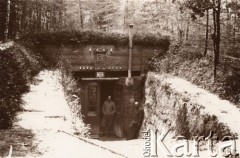 1915, Lwów, Austro-Węgry.
Austriackie umocnienia wokół miasta, napis na tabliczce nad wejściem: 