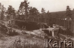 1915, Lwów, Austro-Węgry.
Odbudowa umocnień na przedpolach miasta zniszczonych podczas walk z Rosjanami, w środku żołnierz austriacki z karabinem.
Fot. NN, zbiory Ośrodka KARTA, udostępnił Jurij Karpenczuk