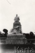 1916, Lwów, Austro-Węgry.
Tereny Wystawy Krajowej, Pomnik feldmarszałka barona Eduarda von Bohm-Ermolli, dowódcy 13 Galicyjskiego Regimentu Ułanów, istniejącego w latach 1860-1912.
Fot. NN, zbiory Ośrodka KARTA, udostępnił Jurij Karpenczuk