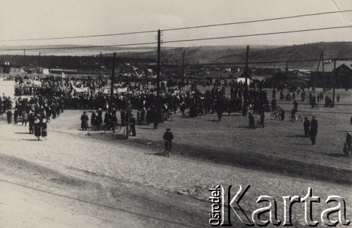 Przed 1955, Swirsk, Irkucki obwód, ZSRR.
Pochód pierwszomajowy.
Fot. Michał Orszewski, zbiory Ośrodka KARTA, udostępniła Otylia Borzuchowska.

