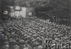 1943, Sielce nad Oką, ZSRR.
Msza św. w kaplicy polowej w obozie Wojska Polskiego w Sielcach.
Fot. J.Sigalin, zbiory Ośrodka KARTA, udostępnił płk Stanisław Piekarski)