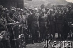 Sierpień 1944, Pfoffikon, Szwajcaria.
Polscy żolnierze internowani w Szwajcarji. Orkiestra 6 pułku Strzelców Kresowych; w środku (bez czapki) gen. Prugar-Ketling, obok niego (także bez czapki) por. Rowiński - dyrygent orkiestry.
Fot. NN, zbiory Ośrodka KARTA, udostępnił płk Stanisław Piekarski.

