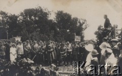 Lipiec 1919, Brześć, Polska.
Mowa prof. Pawlikowskiego przed poświęceniem pomnika Unii Lubelskiej.
Fot. NN, zbiory Ośrodka KARTA, kolekcję Dominika Piotrowskiego udostępnił Jan Rutkiewicz
 

