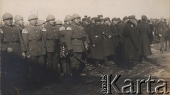 9.02.1920, Brześć, Polska.
Wojsko przed kościołem.
Fot. NN, zbiory Ośrodka KARTA, kolekcję Dominika Piotrowskiego udostępnił Jan Rutkiewicz
 
