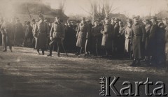 9.02.1920, Brześć, Polska.
Władze wojskowe i cywilne przed defiladą.
Fot. NN, zbiory Ośrodka KARTA, kolekcję Dominika Piotrowskiego udostępnił Jan Rutkiewicz
 
