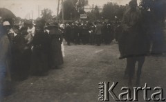 3.05.1920, Brześć, Polska.
Obchody rocznicy uchwalenia Konstytucji 3-go Maja, urzędnicy magistratu w pochodzie.
Fot. NN, zbiory Ośrodka KARTA, kolekcję Dominika Piotrowskiego udostępnił Jan Rutkiewicz
 
