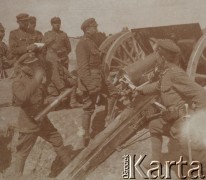 1919-1920, brak miejsca.
Żołnierze Legionów na froncie.
Fot. NN, zbiory Ośrodka KARTA, kolekcję Dominika Piotrowskiego udostępnił Jan Rutkiewicz
 
