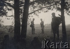 1918-1919, brak miejsca.
Żołnierze Legionów na froncie.
Fot. NN, zbiory Ośrodka KARTA, kolekcję Dominika Piotrowskiego udostępnił Jan Rutkiewicz
 
