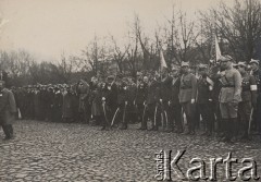 1918-1920, Polska.
Uroczystości wojskowe, żołnierze z szablami.
Fot. NN, zbiory Ośrodka KARTA, kolekcję Dominika Piotrowskiego udostępnił Jan Rutkiewicz
 
