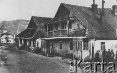 1930, Krzemieniec, woj. wołyńskie, Polska.
Ulica miasteczka.
Fot. NN, zbiory Ośrodka KARTA, kolekcja Katarzyny Witwickiej

