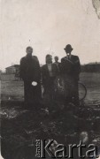 18.04.1945, Lipsk, Polska.
Ekshumacja ciał ofiar z masowego grobu.
Fot. NN, zbiory Ośrodka KARTA