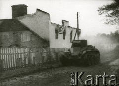 Wrzesień 1939, Polska.
Sowieckie jednostki pancerne na terytorium Polski.
Fot. NN, zbiory Ośrodka KARTA, udostępnił Krzysztof Jasiewicz [sygn. oryginalna 0-140433]
 

