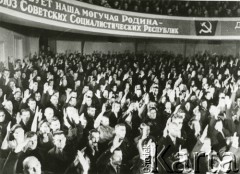 28-30.10.1939, Białystok, Białoruska SRR, ZSRR.
Obrady Zgromadzenia Ludowego Białorusi Zachodniej, deputowani podczas głosowania.
Fot. NN, zbiory Ośrodka KARTA, udostępnił Krzysztof Jasiewicz, [sygn. oryginalna 0-30271]
 
