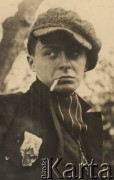 1936, Kołomyja, woj. Stanisławów, Polska
Stanisław Bober, ucharakteryzowany autoportret.
Fot. Stanisław Bober, kolekcję udostępniły Danuta Mordal i Ewa Szafrańska; zbiory Ośrodka KARTA

